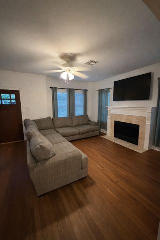 403 4th Street, Humble, TX 77338