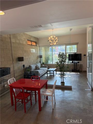 6615 Melrose Avenue 1, Los Angeles, CA 90038