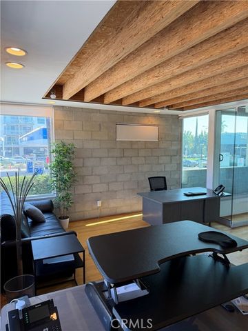 6615 Melrose Avenue 1, Los Angeles, CA 90038