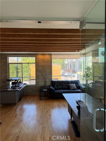 6615 Melrose Avenue 1, Los Angeles, CA 90038