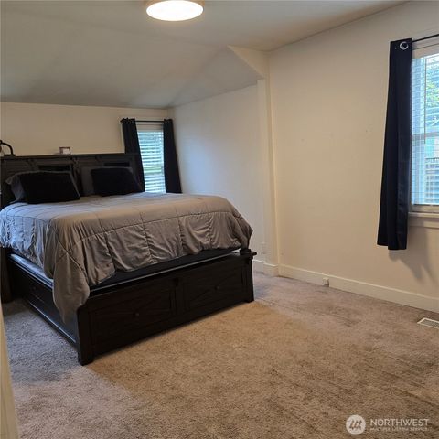 415 138th Street E, Tacoma, WA 98445