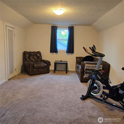 415 138th Street E, Tacoma, WA 98445