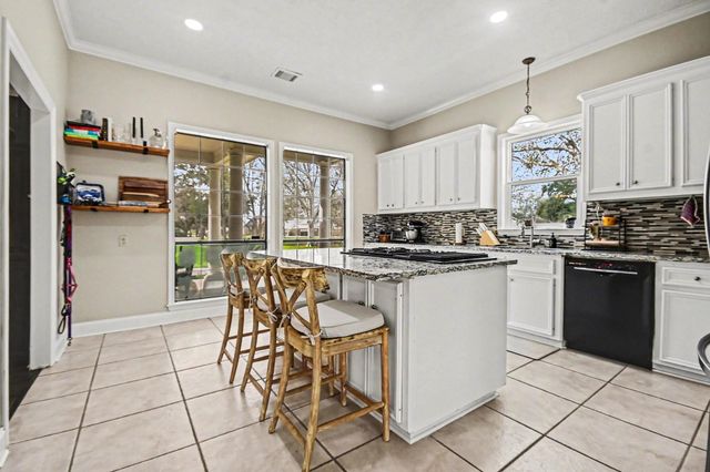 2500 Owen Street, Alvin, TX 77511