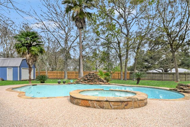 2500 Owen Street, Alvin, TX 77511