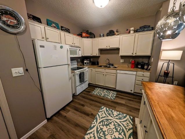 2231 Penn Place 316, North Saint Paul, MN 55109