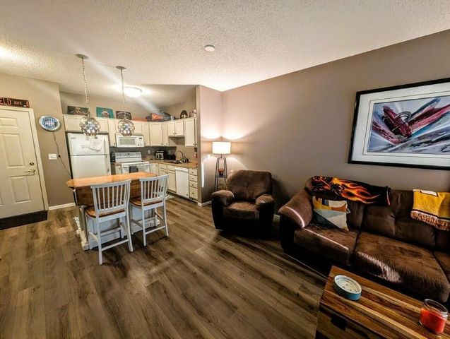 2231 Penn Place 316, North Saint Paul, MN 55109