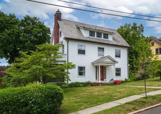 83 Wellesley Rd, Holyoke, MA 01040