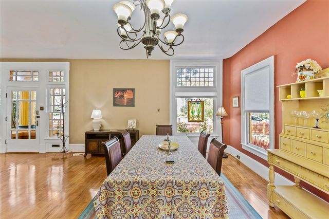 2927 Bernardo De Galvez Avenue, Galveston, TX 77550