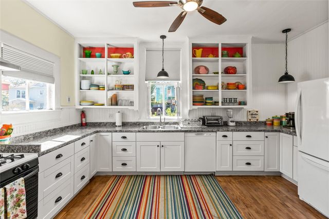 2927 Bernardo De Galvez Avenue, Galveston, TX 77550