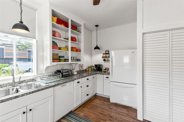 2927 Bernardo De Galvez Avenue, Galveston, TX 77550