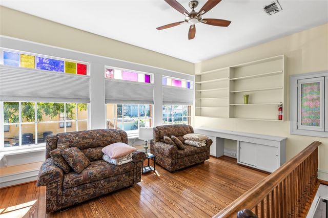 2927 Bernardo De Galvez Avenue, Galveston, TX 77550