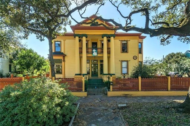 2927 Bernardo De Galvez Avenue, Galveston, TX 77550