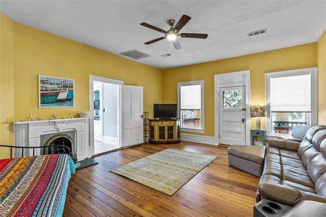 2927 Bernardo De Galvez Avenue, Galveston, TX 77550