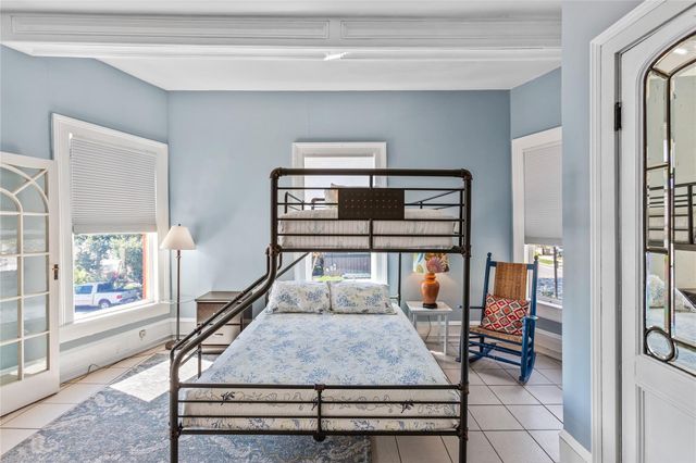 2927 Bernardo De Galvez Avenue, Galveston, TX 77550