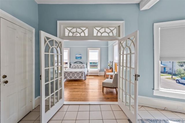 2927 Bernardo De Galvez Avenue, Galveston, TX 77550