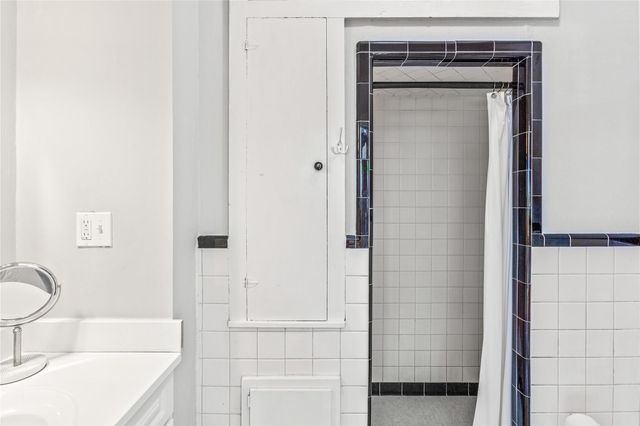 2927 Bernardo De Galvez Avenue, Galveston, TX 77550