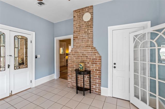 2927 Bernardo De Galvez Avenue, Galveston, TX 77550