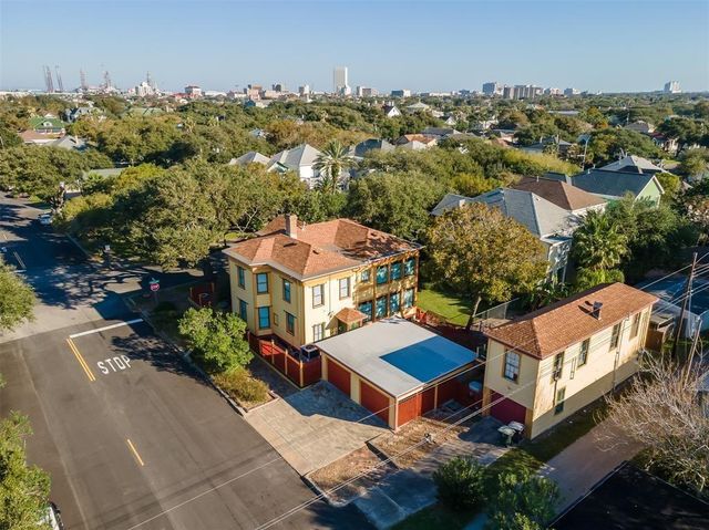 2927 Bernardo De Galvez Avenue, Galveston, TX 77550