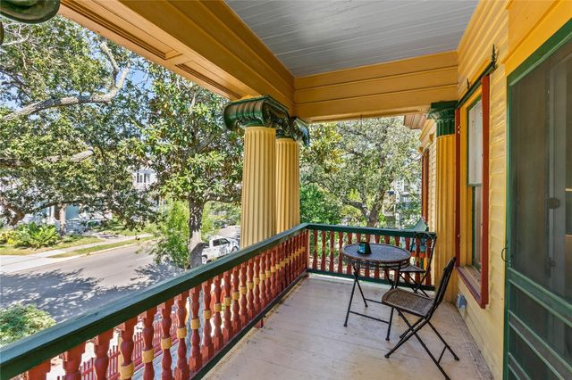 2927 Bernardo De Galvez Avenue, Galveston, TX 77550