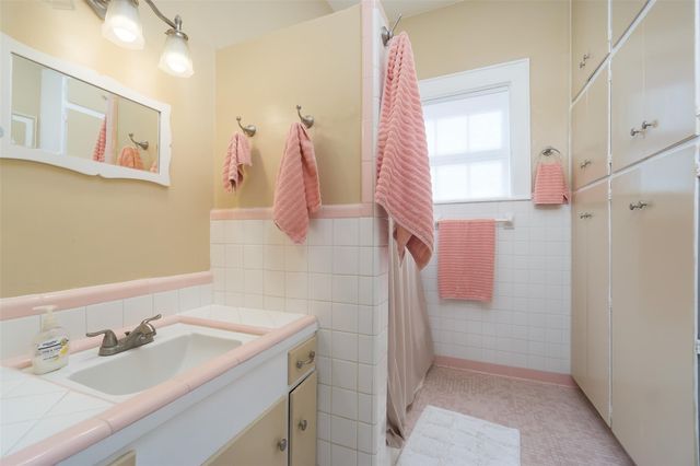 2927 Bernardo De Galvez Avenue, Galveston, TX 77550