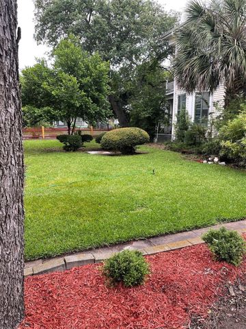 2927 Bernardo De Galvez Avenue, Galveston, TX 77550