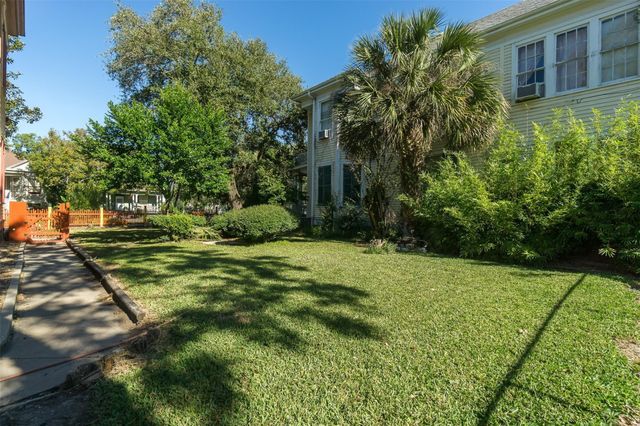 2927 Bernardo De Galvez Avenue, Galveston, TX 77550