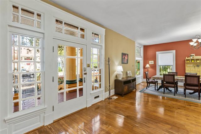 2927 Bernardo De Galvez Avenue, Galveston, TX 77550