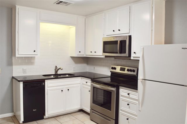 502 W 17th ST E, Austin, TX 78701