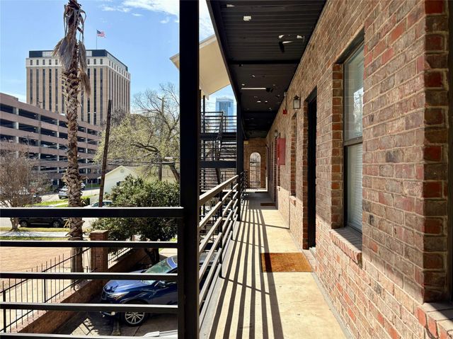 502 W 17th ST E, Austin, TX 78701