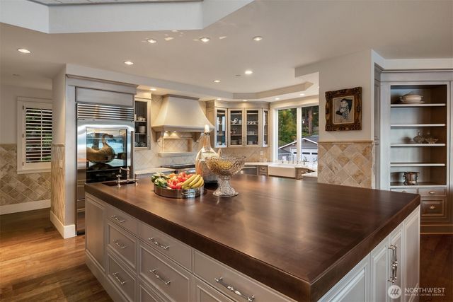 16 Enatai Drive, Bellevue, WA 98004