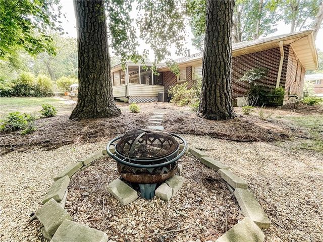 116 Indian Trail, Marietta, GA 30068