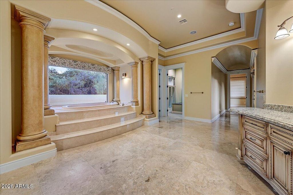 Image 18 of property listing at 4807 E CRYSTAL Lane, Paradise Valley, AZ 85253
