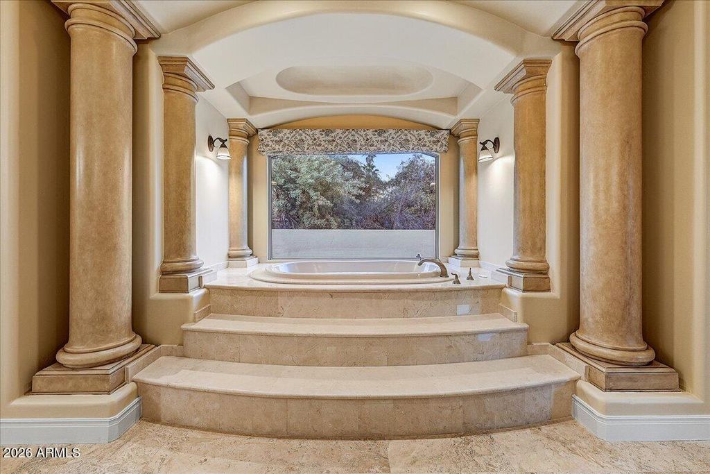 Image 19 of property listing at 4807 E CRYSTAL Lane, Paradise Valley, AZ 85253