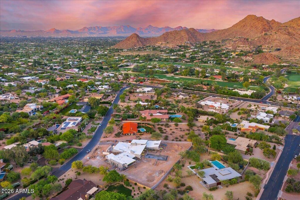 Image 32 of property listing at 4807 E CRYSTAL Lane, Paradise Valley, AZ 85253