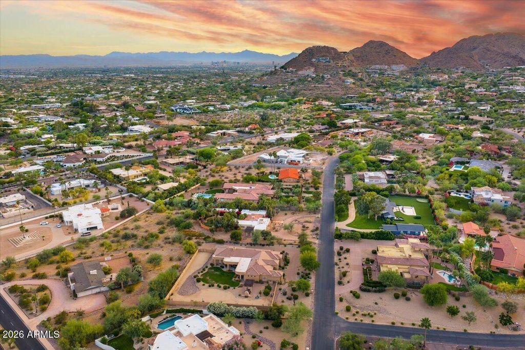 Image 38 of property listing at 4807 E CRYSTAL Lane, Paradise Valley, AZ 85253