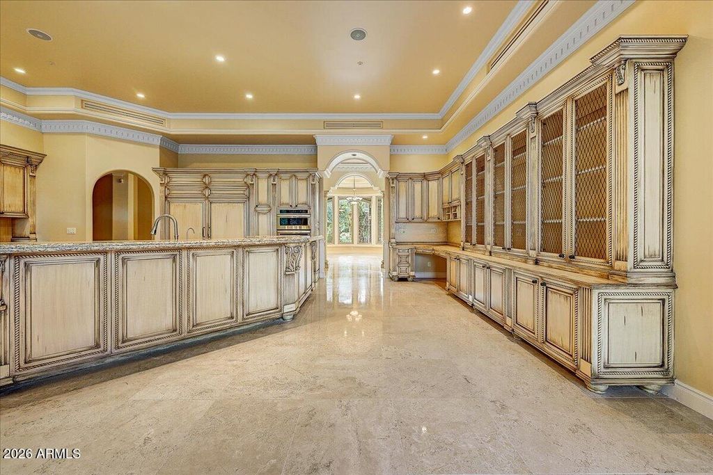 Image 9 of property listing at 4807 E CRYSTAL Lane, Paradise Valley, AZ 85253