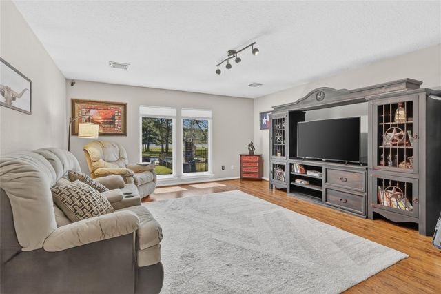 20003 Country Lake Drive N, Magnolia, TX 77355