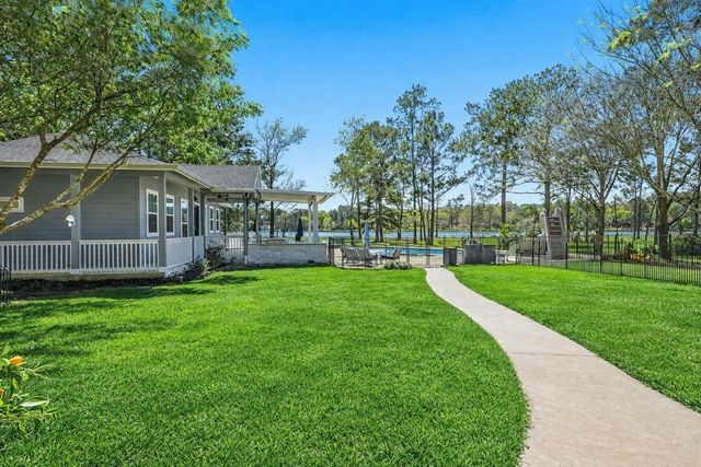 20003 Country Lake Drive N, Magnolia, TX 77355