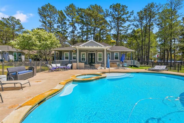 20003 Country Lake Drive N, Magnolia, TX 77355