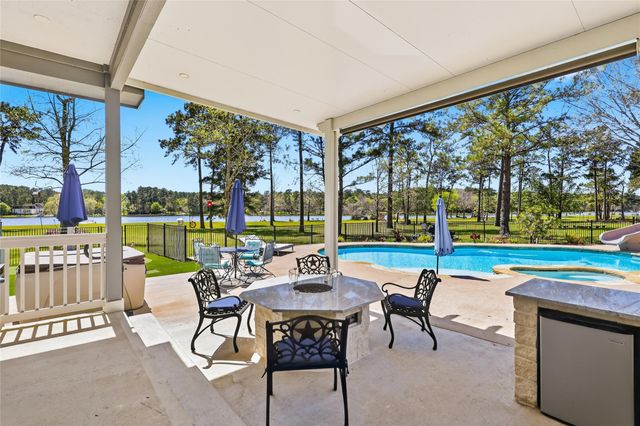 20003 Country Lake Drive N, Magnolia, TX 77355