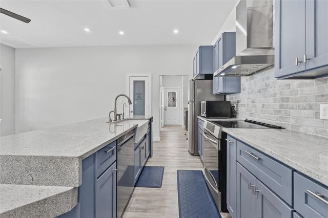 20003 Country Lake Drive N, Magnolia, TX 77355