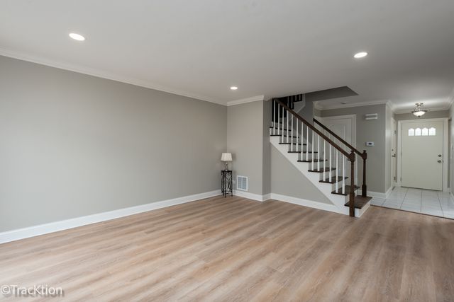 1185 Leicester Court, Wheaton, IL 60189