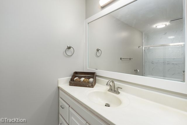 1185 Leicester Court, Wheaton, IL 60189