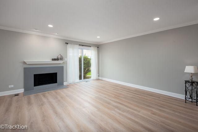 1185 Leicester Court, Wheaton, IL 60189