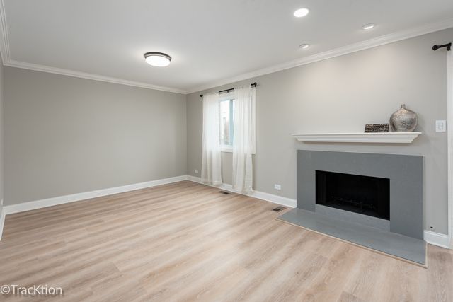 1185 Leicester Court, Wheaton, IL 60189