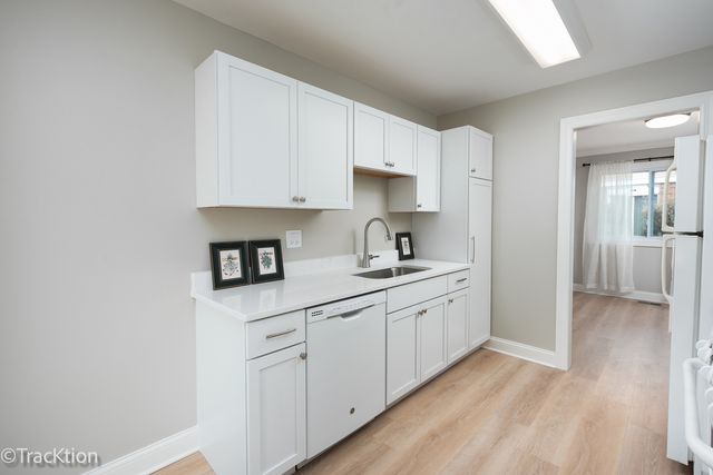 1185 Leicester Court, Wheaton, IL 60189