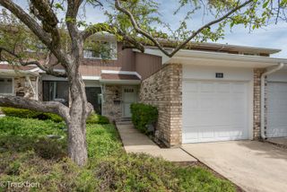 1185 Leicester Court, Wheaton, IL 60189