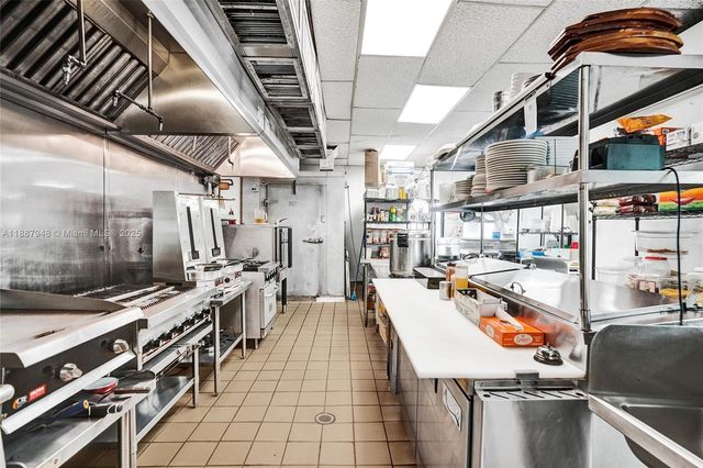 1100 NE 4th Ave 1-2, Fort Lauderdale, FL 33304