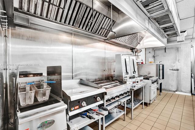 1100 NE 4th Ave 1-2, Fort Lauderdale, FL 33304