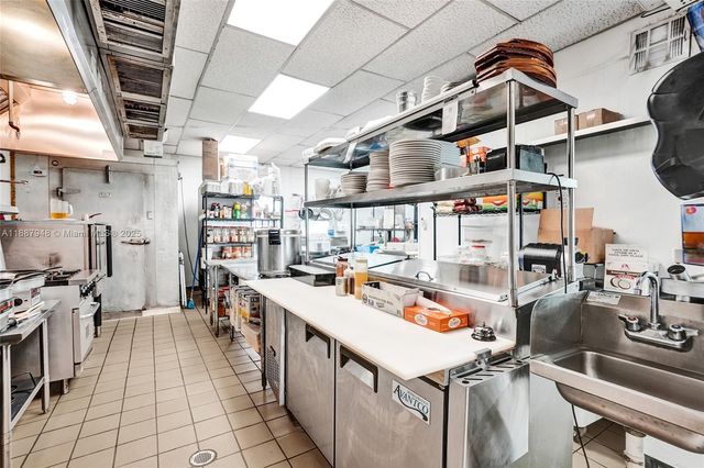 1100 NE 4th Ave 1-2, Fort Lauderdale, FL 33304